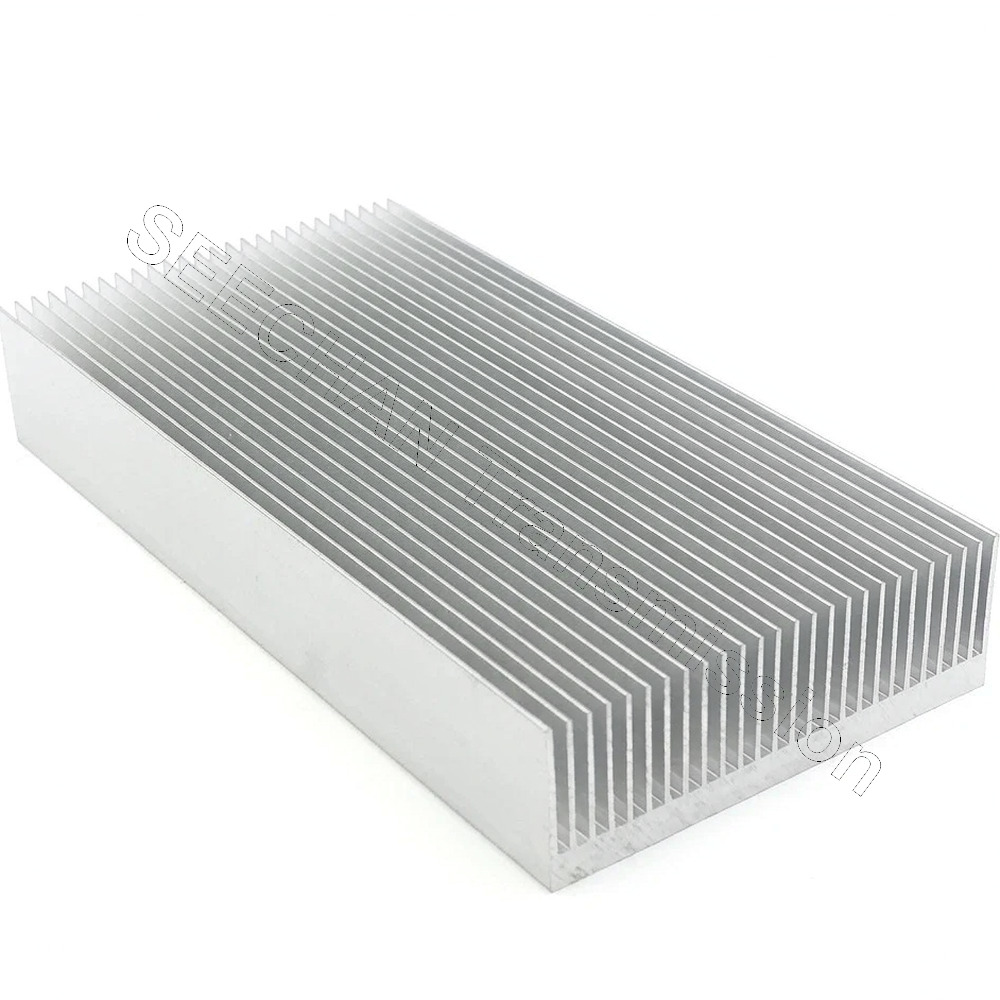 Heatsink - Aluminium-Kühlkörper mit extrudierten Kühlrippen für LED-Verstärker,